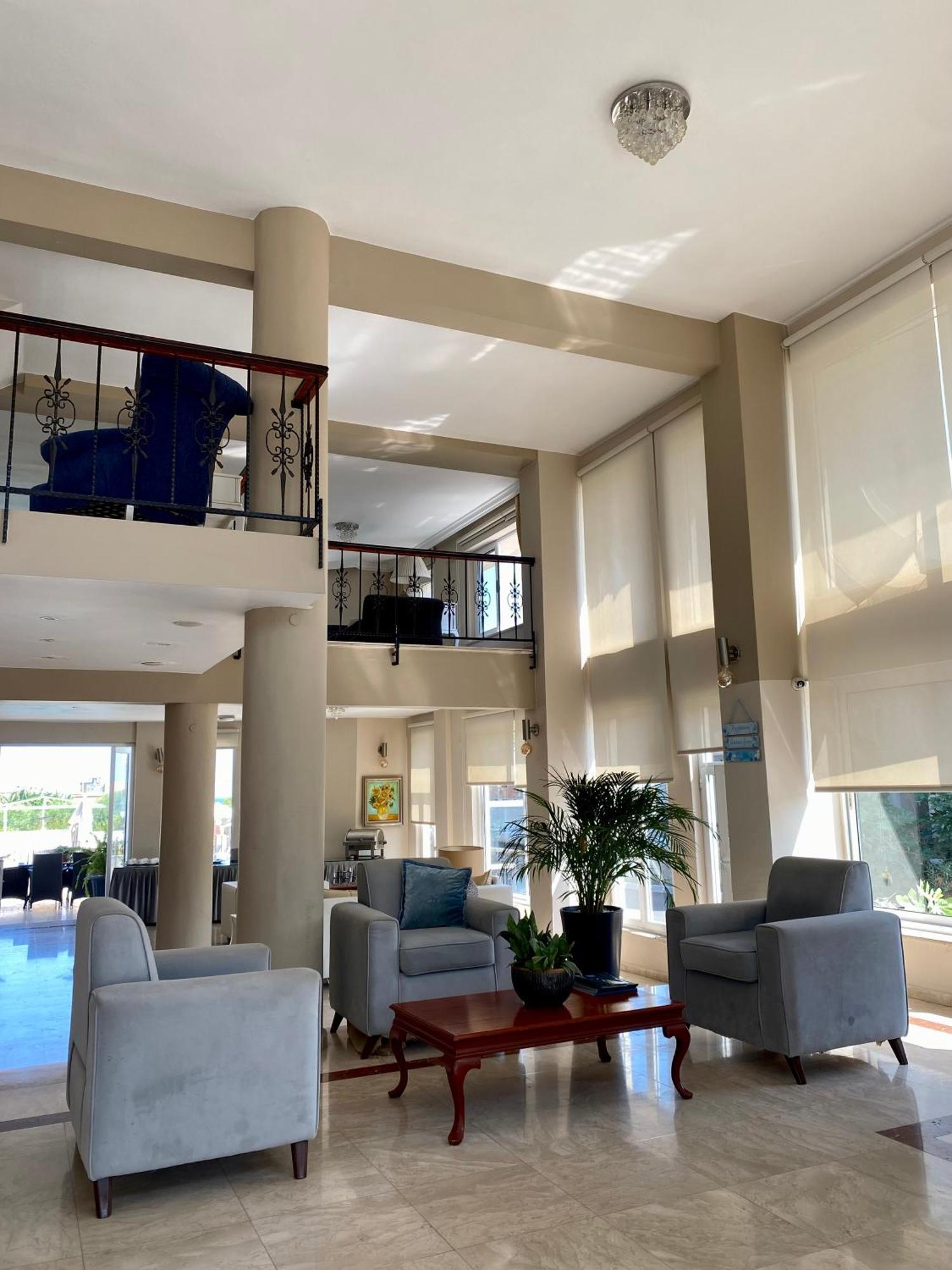 The Prince Inn Hotel & Villas Agios Georgios  외부 사진