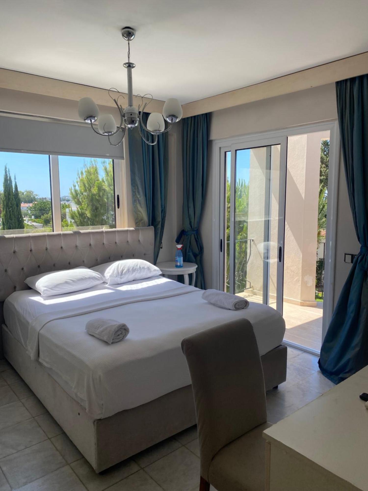 The Prince Inn Hotel & Villas Agios Georgios  외부 사진